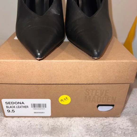 Steve Madden Black Pointed Toe Heels - Picture 2 of 7